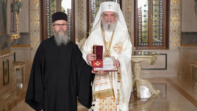 Arhim. Clement Haralam, Mare Eclesiarh al Catedralei Patriarhale, distins cu Crucea Patriarhală
