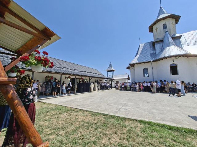 La Parohia Dragova a fost sfințită un nou așezământ social și parohial