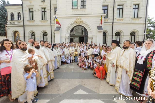 Întâlnirea internațională a preoteselor s-a încheiat cu Sfânta Liturghie oficiată de doi ierarhi ai Bisericii Ortodoxe Române