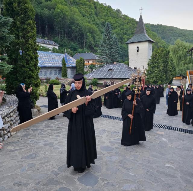 Moaștele Sfântului Dometie cel Milostiv, așezate spre închinare la Mănăstirea Râmeț