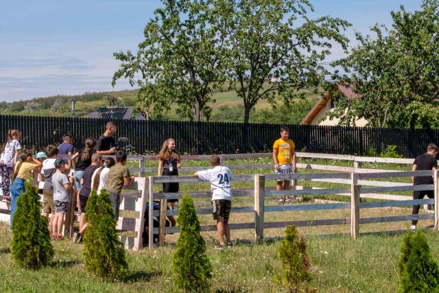 „Dă spațiu copilăriei” – construim primul loc de joacă din satul Budești | Comunicat de presă