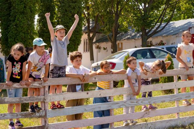 „Dă spațiu copilăriei” – construim primul loc de joacă din satul Budești | Comunicat de presă