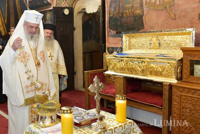 Raclele Sfinților Paisie și Cleopa, sfințite în Paraclisul Reședinței Patriarhale