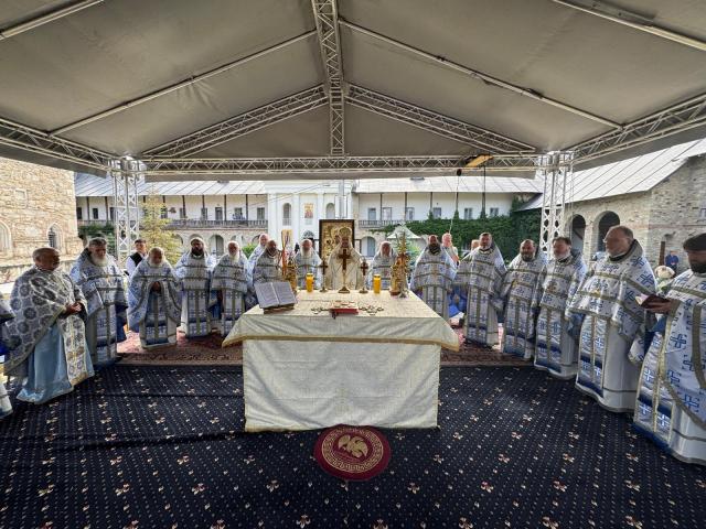 Icoana Maicii Domnului „Îndrumătoarea”, cinstită prin rugăciune și pelerinaj la Mănăstirea Neamț