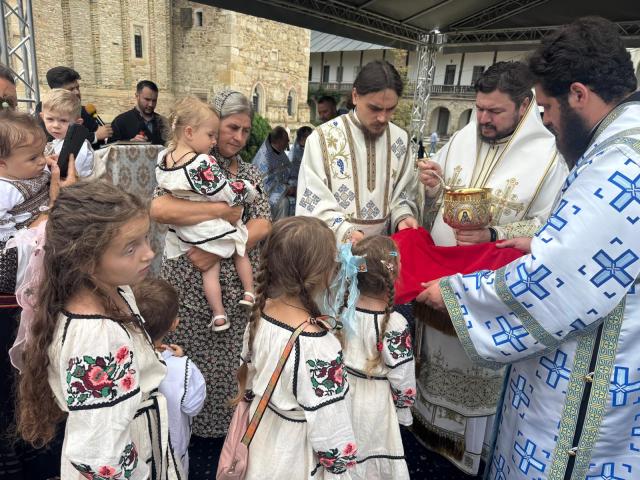 Icoana Maicii Domnului „Îndrumătoarea”, cinstită prin rugăciune și pelerinaj la Mănăstirea Neamț
