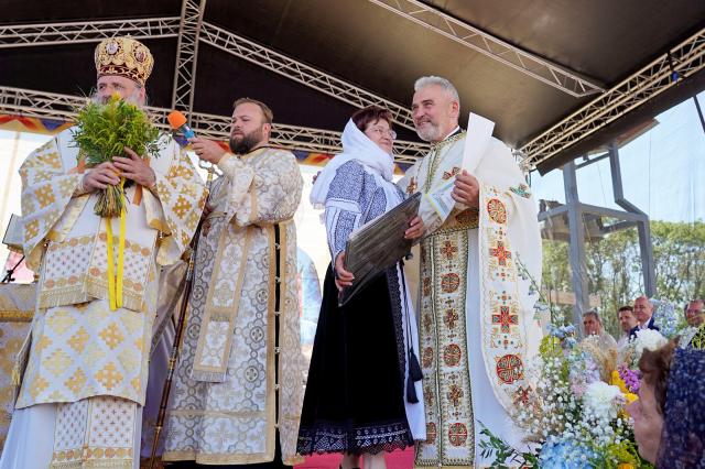 O nouă filă de istorie pentru orașul nemțean Roznov: Un nou lăcaș de rugăciune, târnosit de trei ierarhi ai Bisericii noastre