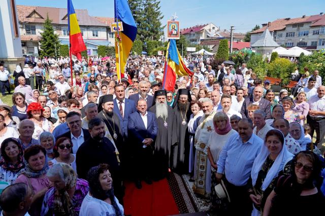 O nouă filă de istorie pentru orașul nemțean Roznov: Un nou lăcaș de rugăciune, târnosit de trei ierarhi ai Bisericii noastre