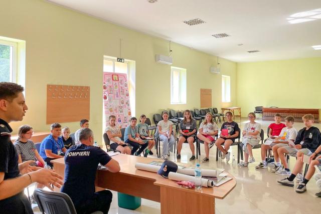 „Micii creștini, călători cu Hristos pe drumul cunoașterii” -  Școala de vară de la Parohia „Sfinții Împărați” Broscăuți