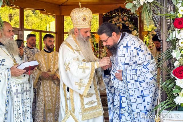 Noul paraclis al Schitului Pocrov, sfințit de doi ierarhi