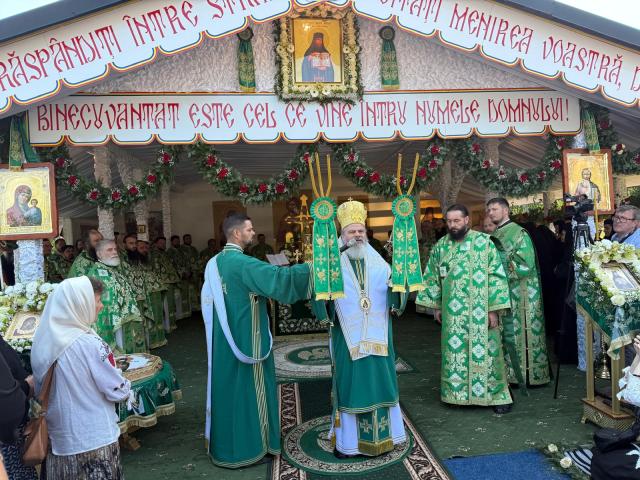 Episcopul Hușilor, acasă la Sfântul Ioan Iacob: „A fi fericit înseamnă a-l avea pe Dumnezeu”