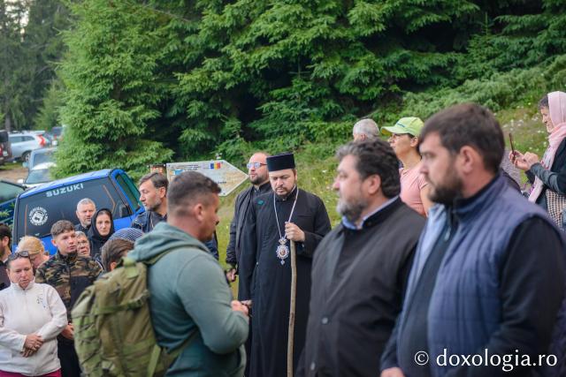 Sute de pelerini au urcat pe Ceahlău de Schimbarea la Față