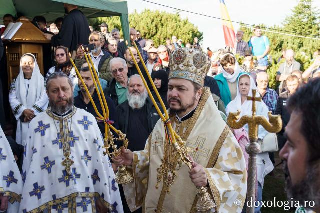 Sute de pelerini au urcat pe Ceahlău de Schimbarea la Față