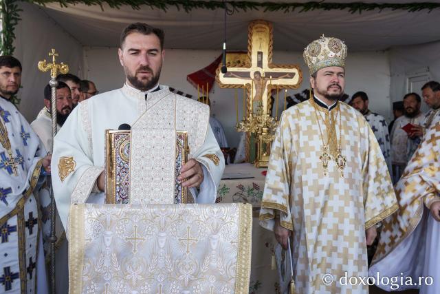 Sute de pelerini au urcat pe Ceahlău de Schimbarea la Față