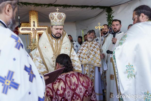 Sute de pelerini au urcat pe Ceahlău de Schimbarea la Față