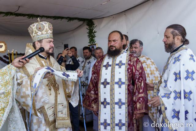 Sute de pelerini au urcat pe Ceahlău de Schimbarea la Față