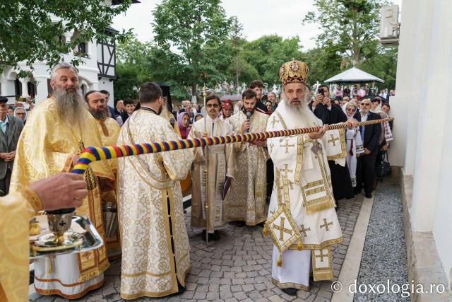 Biserica Parohiei Oneaga, ctitorie a schimonahiei Safta Brâncoveanu din 1856, a fost resfințită astăzi