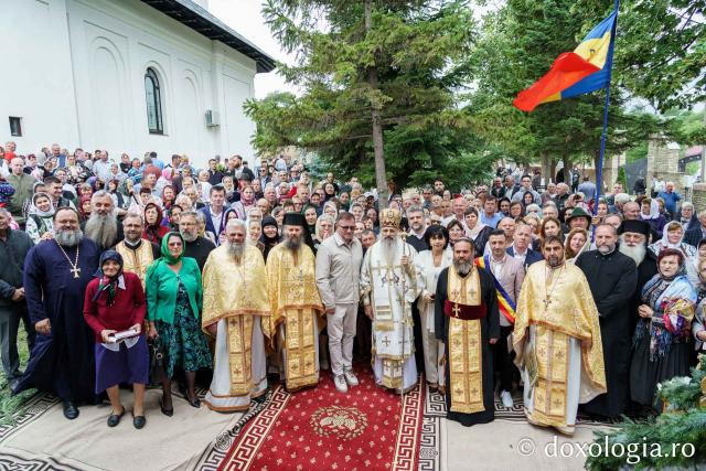 Biserica Parohiei Oneaga, ctitorie a schimonahiei Safta Brâncoveanu din 1856, a fost resfințită astăzi