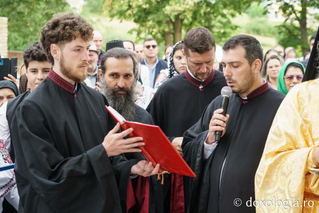 Biserica Parohiei Oneaga, ctitorie a schimonahiei Safta Brâncoveanu din 1856, a fost resfințită astăzi