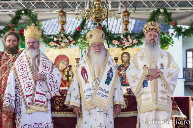 Pelerini din întreaga țară la Mănăstirea Secu, de hramul Tăierii Capului Sfântului Ioan Botezătorul