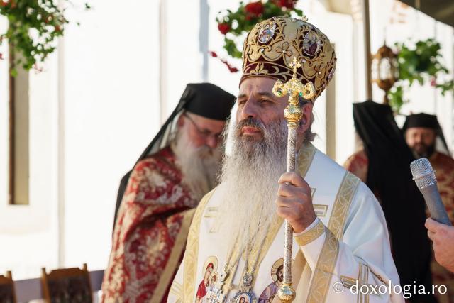 Pelerini din întreaga țară la Mănăstirea Secu, de hramul Tăierii Capului Sfântului Ioan Botezătorul