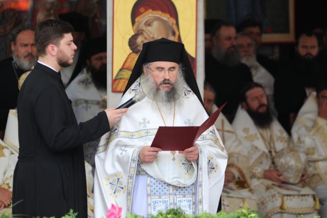 „Acești sfinți au revigorat duhovnicește credința poporului român” – Arhim. Arsenie Popa