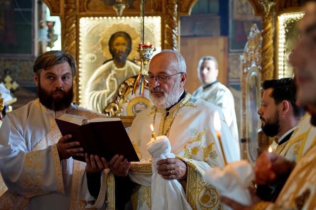 Părintele profesor Ioan Caraza a fost înhumat la Farcașa