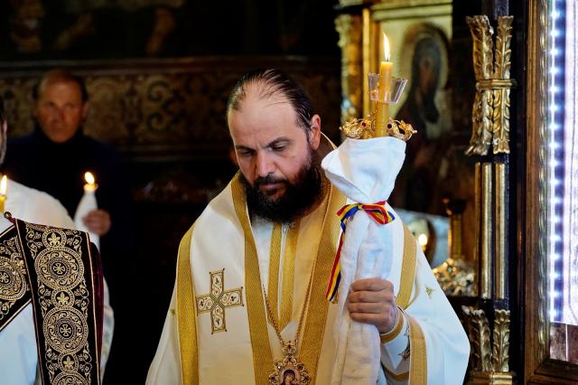 Părintele profesor Ioan Caraza a fost înhumat la Farcașa