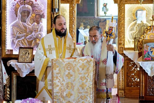 Părintele profesor Ioan Caraza a fost înhumat la Farcașa
