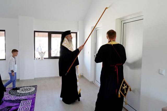 Binecuvântare pentru credincioșii din Urșița: Biserica „Duminica Tuturor Sfinților” a primit haină luminoasă