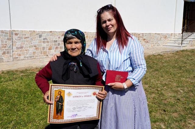 Binecuvântare pentru credincioșii din Urșița: Biserica „Duminica Tuturor Sfinților” a primit haină luminoasă