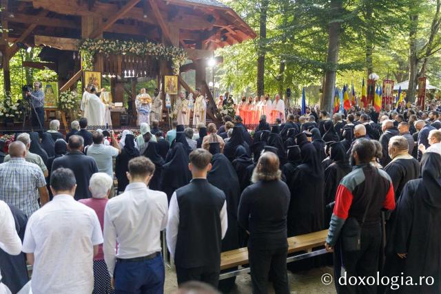 Sfânta Liturghie de la Proclamarea Canonizării Sfântului Cuvios Serafim cel Răbdător de la Sâmbăta de Sus