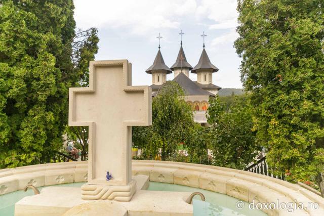 Priveghere la praznicul Schimbării la Față, la Mănăstirea Sihăstria