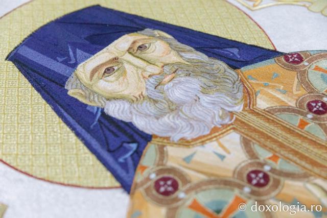 Sfântul Serafim cel Răbdător, înveșmântat pentru canonizare de maicile de la Mănăstirea Copou