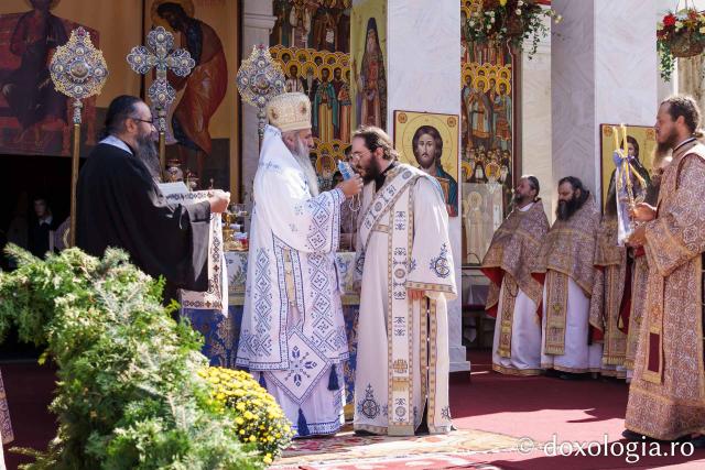 Sărbătoare la Mănăstirea Sihăstria de praznicul Nașterii Maicii Domnului