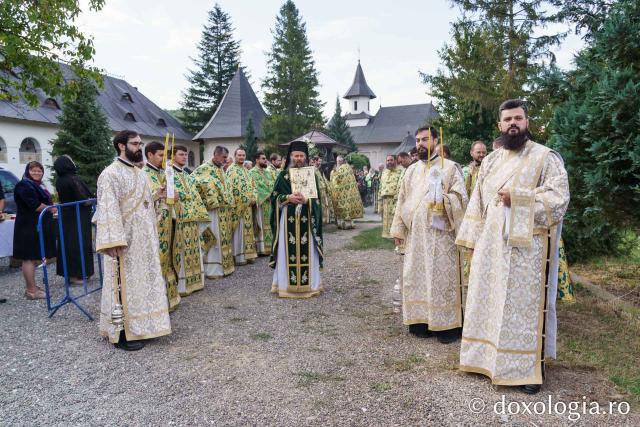 Mănăstirea Sihăstria Voronei și-a cinstit astăzi ocrotitorul, pe Sfântul Cuvios Onufrie