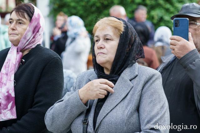 Sfințire de Altar de vară și hram la Mănăstirea „Înălțarea Sfintei Cruci” din Poiana – Brusturi