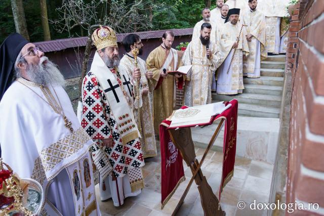 Sfințire de Altar de vară și hram la Mănăstirea „Înălțarea Sfintei Cruci” din Poiana – Brusturi