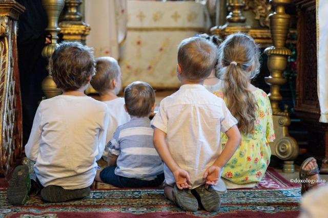 Copii la liturghie