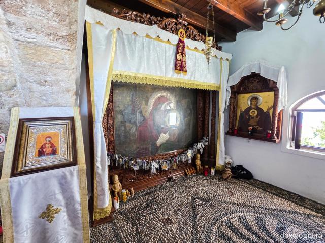 Pași de pelerin la Mănăstirea „Panaghia Tsambika” din Rodos, mănăstirea cea veche sau „Tsambika de sus”