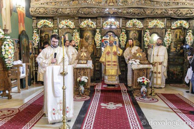 Liturghie la Parohia Cucuteni – Lețcani