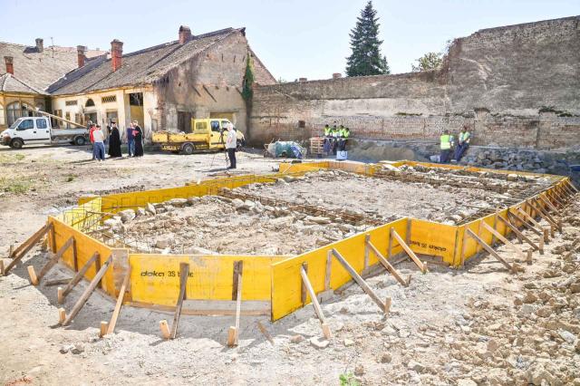Vizită de lucru a PS Ieronim pe șantierul paraclisului episcopal din Vârșeț