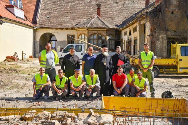 Vizită de lucru a PS Ieronim pe șantierul paraclisului episcopal din Vârșeț