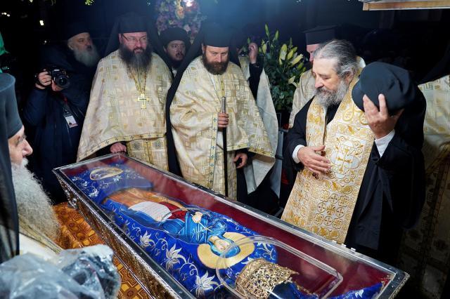 A început Hramul Iașului: Sfânta Cuvioasă Parascheva, așezată în baldachin pentru pelerini