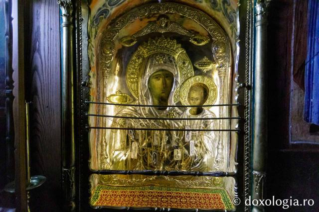 Icoana Maicii Domnului Antifonitria (Împotrivă glăsuitoarea) de la Mănăstirea Vatoped