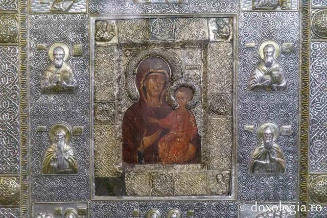 Icoana Maicii Domnului Eleovrytissa (Izvorâtoarea de ulei) de la Mănăstirea Vatoped