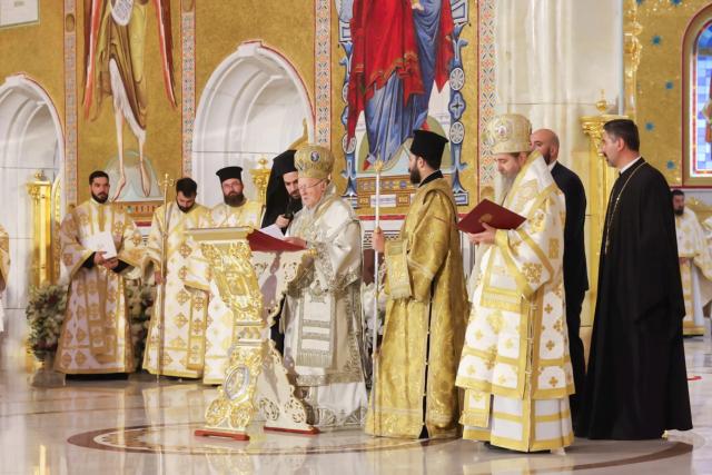 Patriarhul Ecumenic Bartolomeu I și Patriarhul Daniel au sfințit pictura în mozaic a Catedralei Naționale / Foto: Basilica.ro - Mircea Florescu Patriarhul Ecumenic Bartolomeu I și Patriarhul Daniel au sfințit pictura în mozaic a Catedralei Naționale