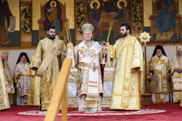Patriarhul Ecumenic Bartolomeu I și Patriarhul Daniel au săvârșit Sfânta Liturghie la București, în cinstea Sfântului Dimitrie cel Nou
