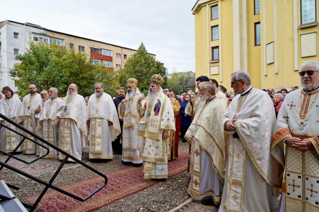 După aproape 35 de ani de lucrări, Biserica „Adormirea Maicii Domnului” Galata a primit veșmânt nou de har