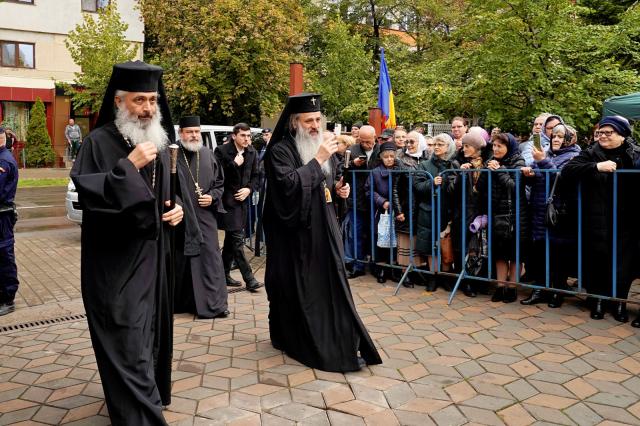 După aproape 35 de ani de lucrări, Biserica „Adormirea Maicii Domnului” Galata a primit veșmânt nou de har