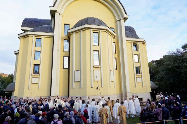 (Video) Biserica din cartierul ieșean Galata a primit duminică haină luminoasă